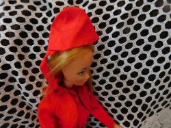 BARBIE RED FOR RAIN HAT SIDE